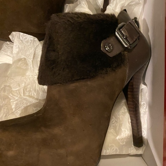 Guess Shoes Oleta Booties Dark Brown Suede, Size 7 - Picture 3 of 5